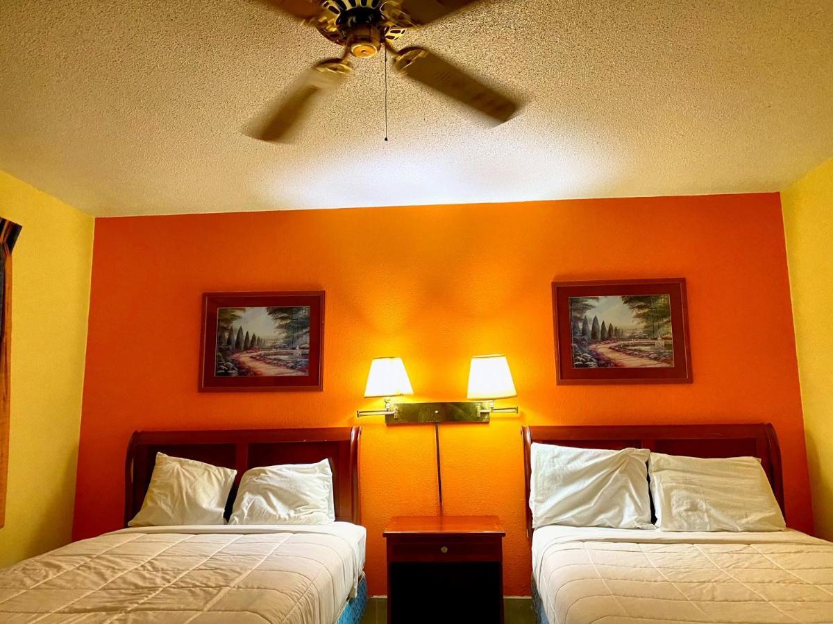 American Best Inn By Oyo I-35 Perry Near Lake Mcmurtry Exteriör bild