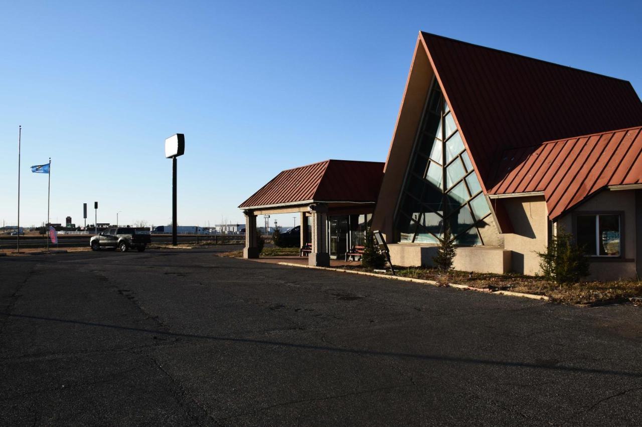 American Best Inn By Oyo I-35 Perry Near Lake Mcmurtry Exteriör bild