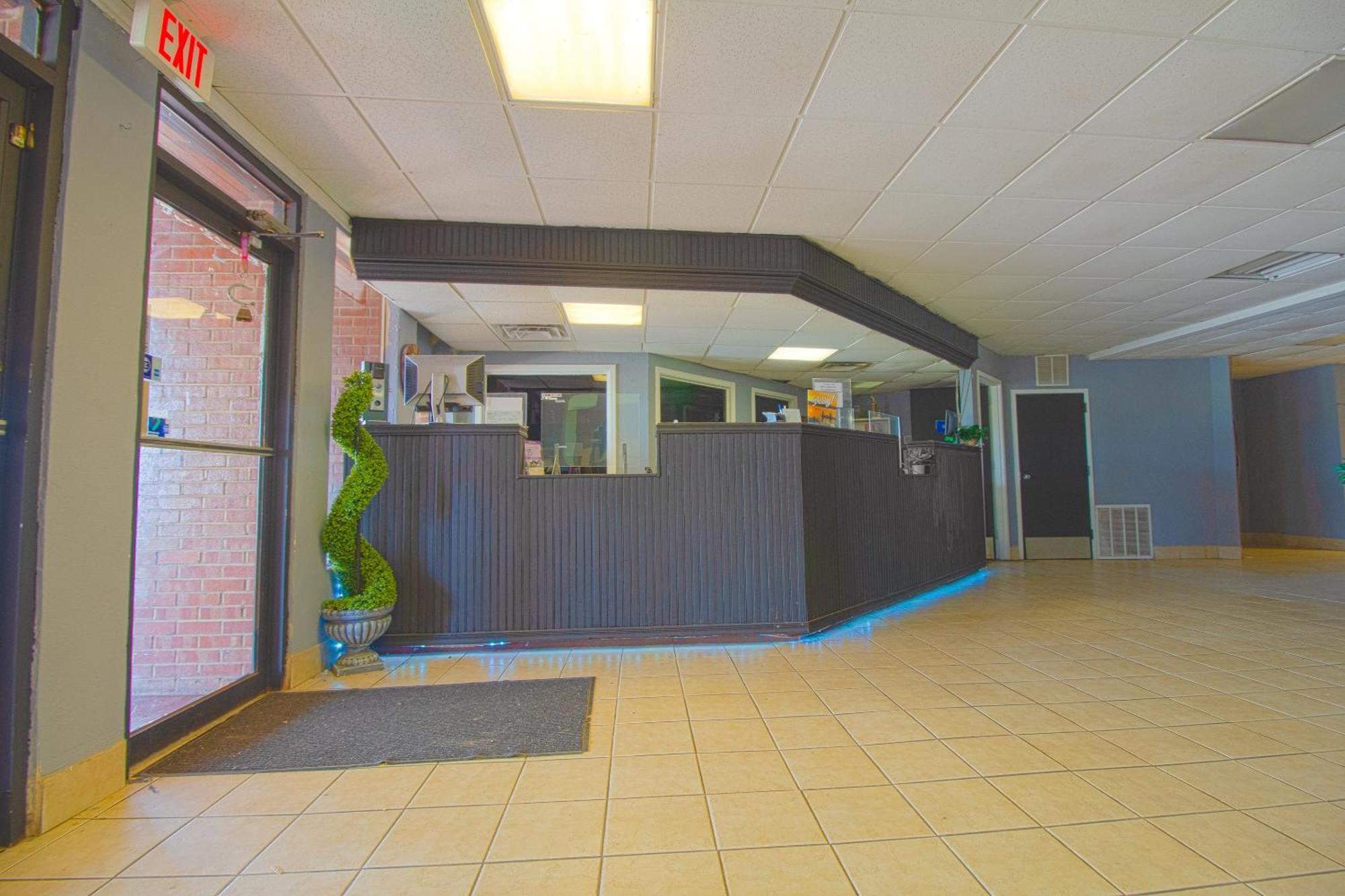 American Best Inn By Oyo I-35 Perry Near Lake Mcmurtry Exteriör bild