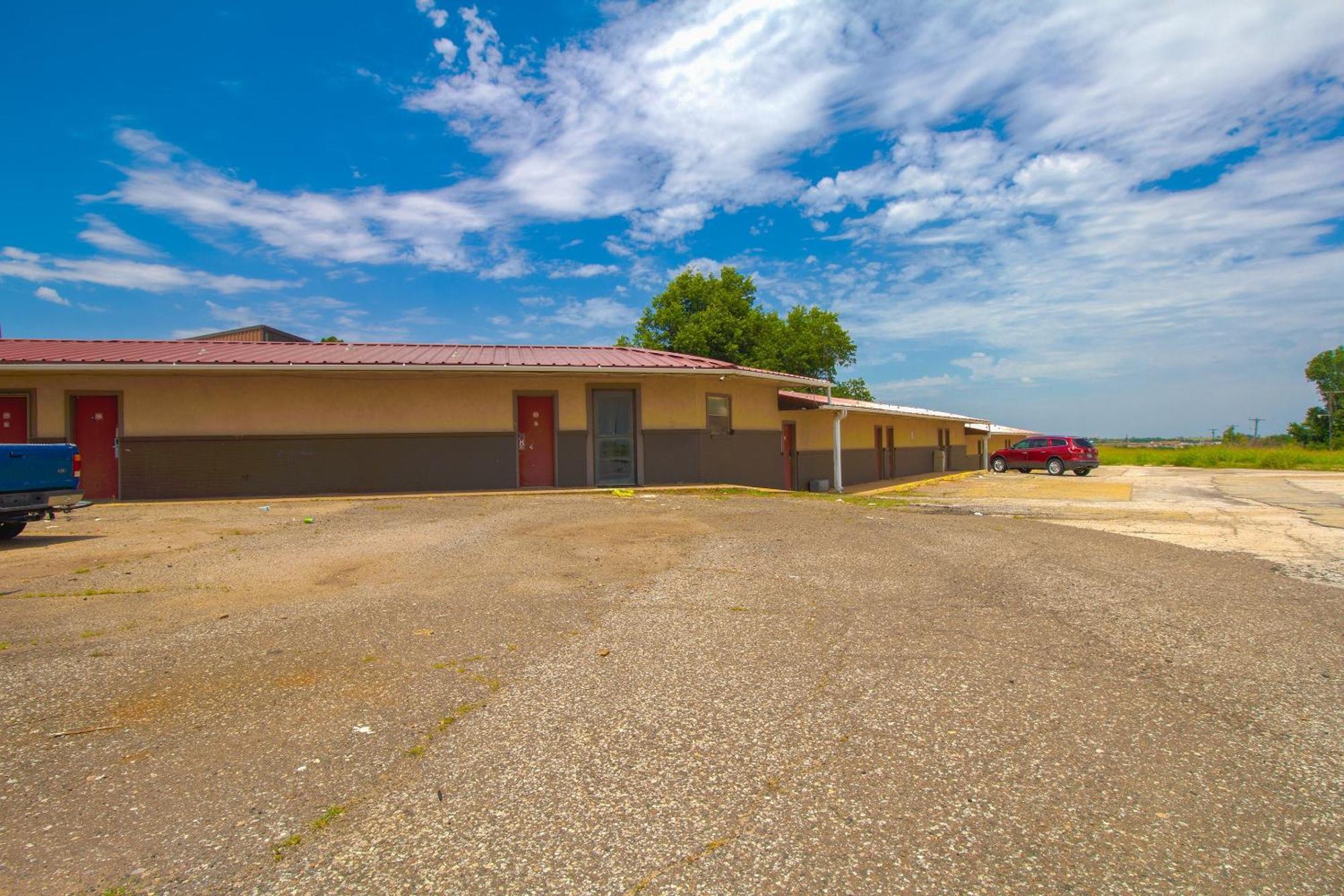 American Best Inn By Oyo I-35 Perry Near Lake Mcmurtry Exteriör bild