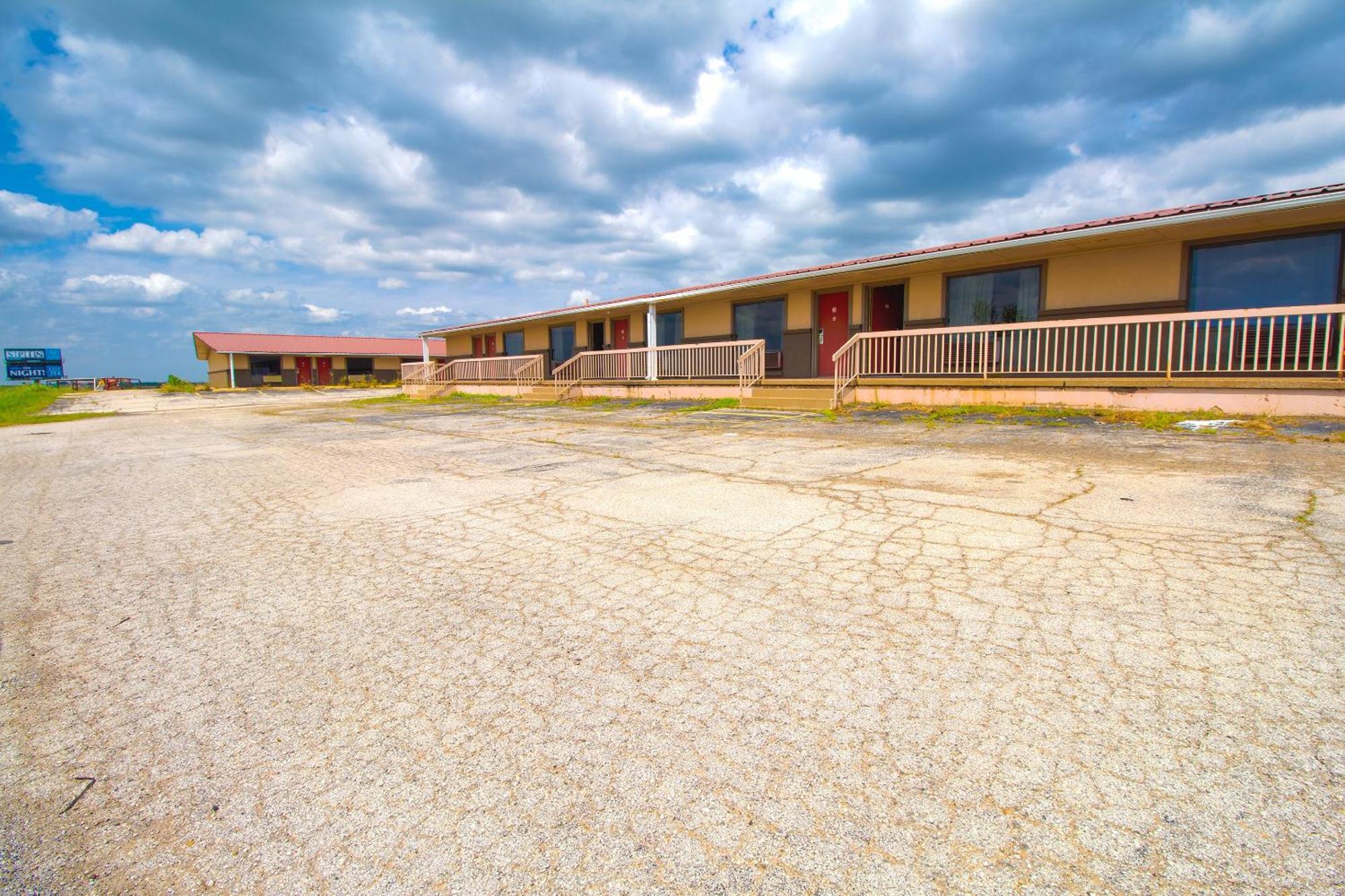 American Best Inn By Oyo I-35 Perry Near Lake Mcmurtry Exteriör bild