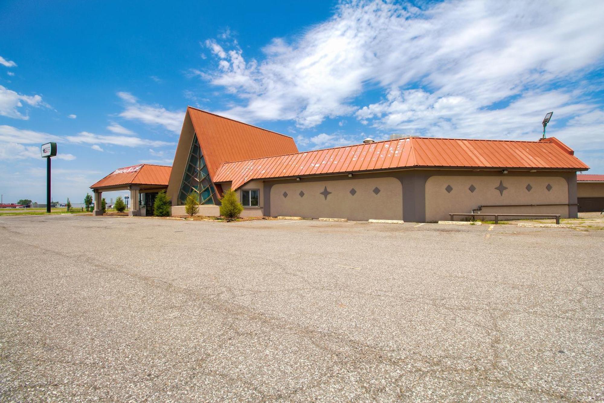 American Best Inn By Oyo I-35 Perry Near Lake Mcmurtry Exteriör bild