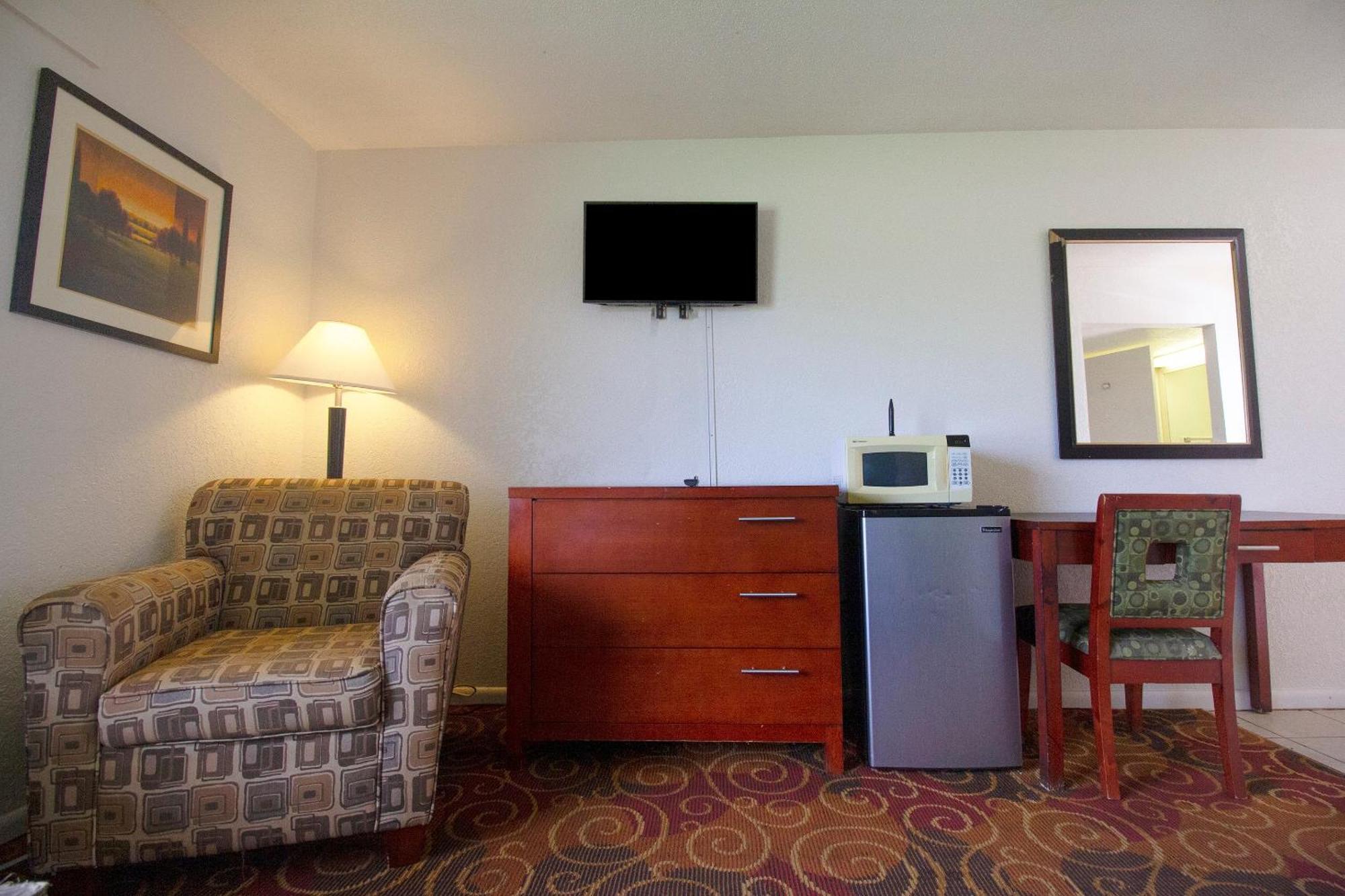 American Best Inn By Oyo I-35 Perry Near Lake Mcmurtry Exteriör bild
